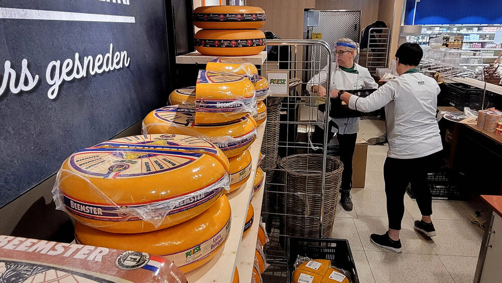 211129 Poiesz verhuizing kaasafdeling 1000