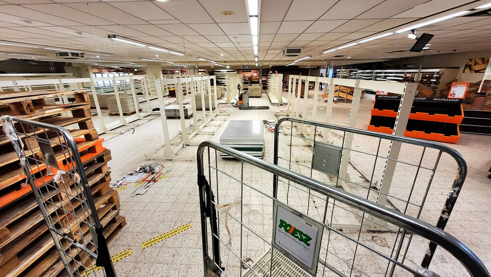 211129 Poiesz verhuizing lege winkel 1000