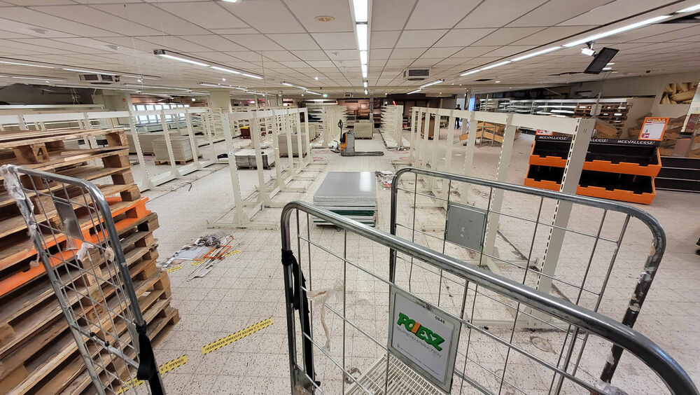 211129 Poiesz verhuizing legeschappen2 1000