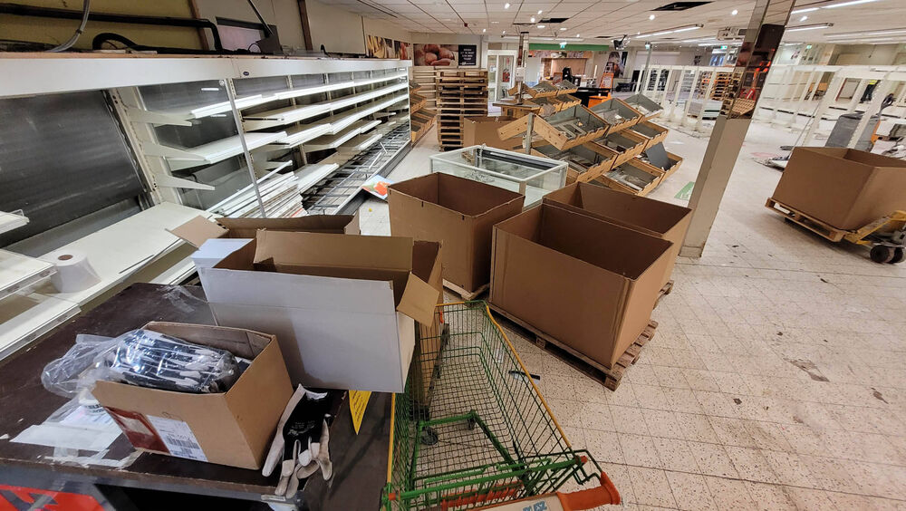 211129 Poiesz verhuizing legeschappen3 1000