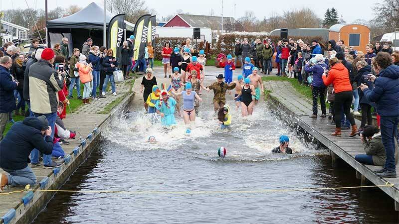 Nieuwjaarsduik Akkrum