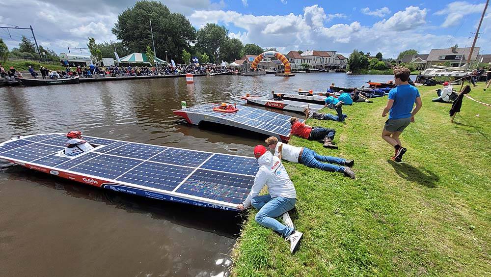 220528 Akkrum NK Zonnebootrace GroteSolar start lopers 2 1000