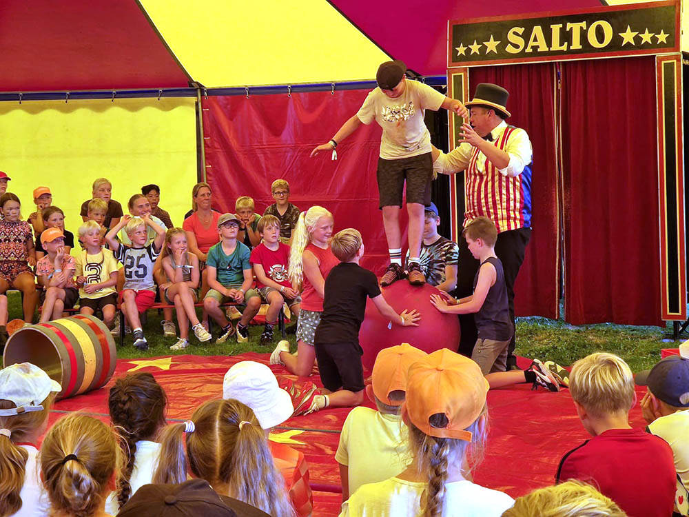 828 Akkrum Spikerspulwike circus oefenen 2