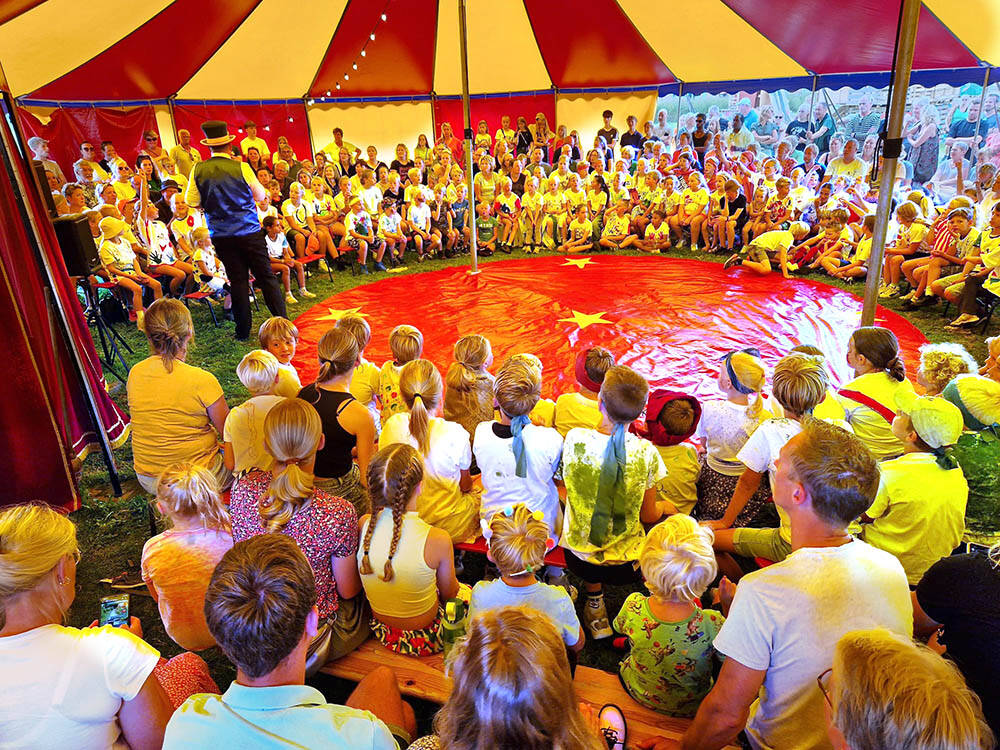 828 Akkrum Spikerspulwike circus uitverkocht