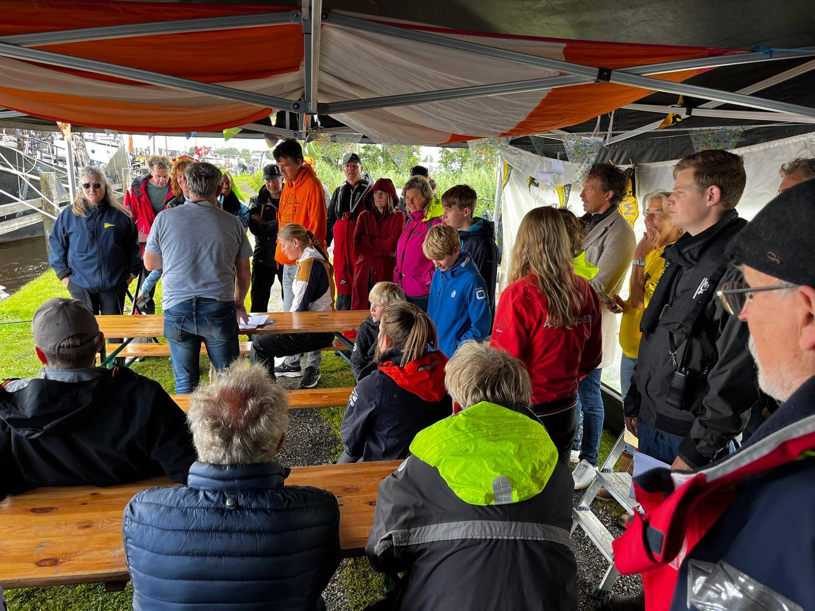 Een drukte van belang tijdens de receptie