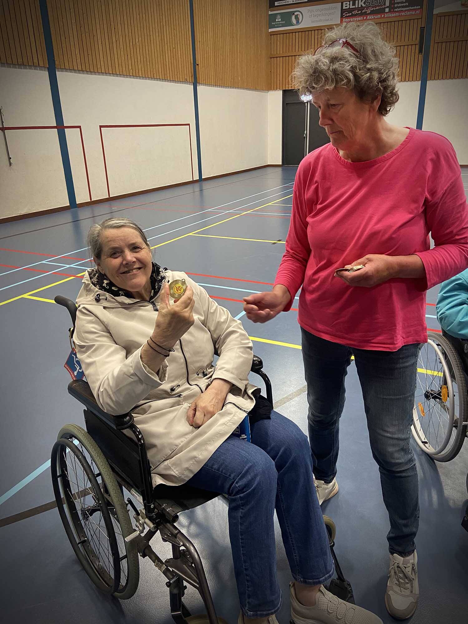 250604 LusvanAkkrum Leppehiem deelnemers JennievanderHeideisblijmethaarverdiendemedaille1 c PiervanderHeide 1500