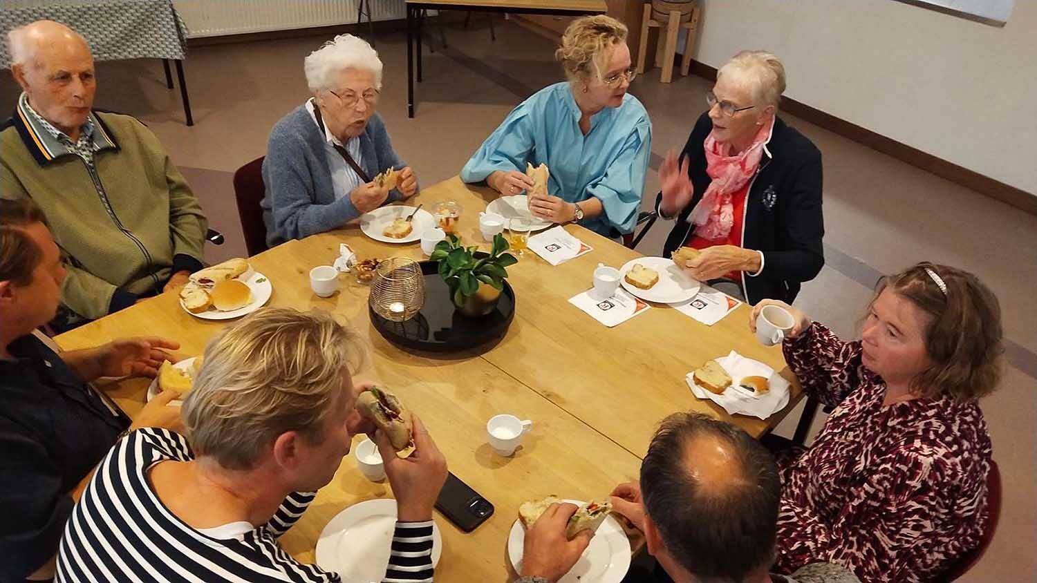 251012 Akkrum kerk PG maaltijd 2 c GepkeWitteveen.jpg