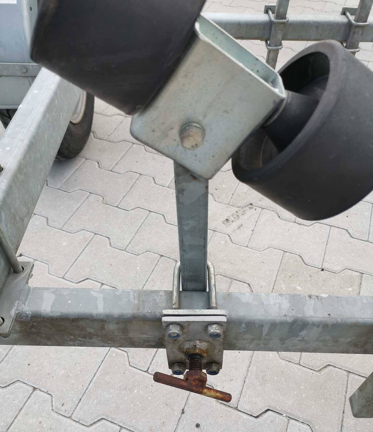 251108 Akkrum diefstalPoltrail boottrailer steun