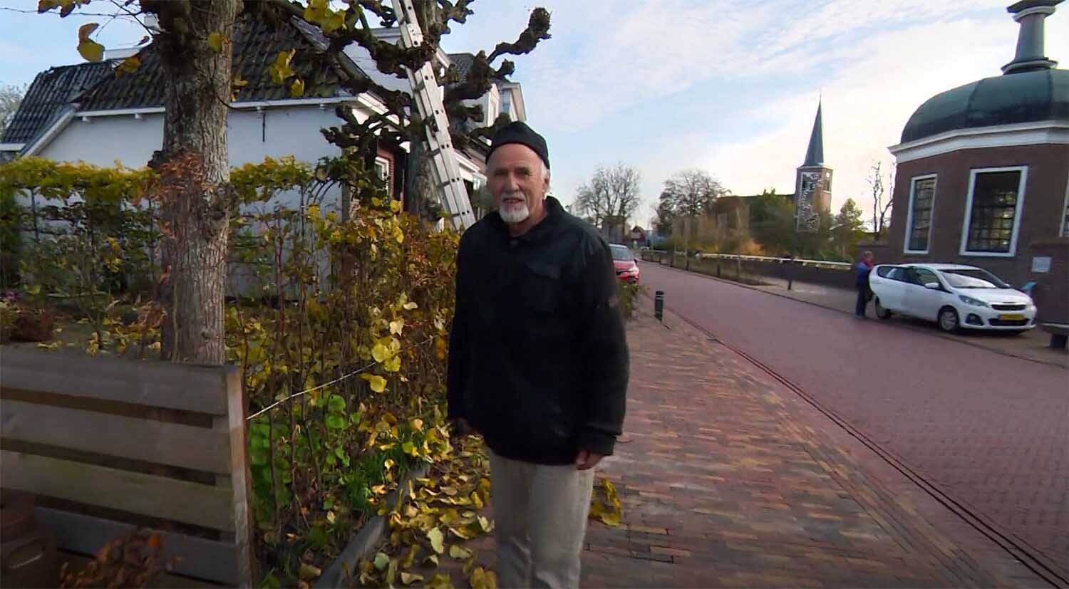 Hea!-reportage over snoeien van bomen in voortuin Akkrum
