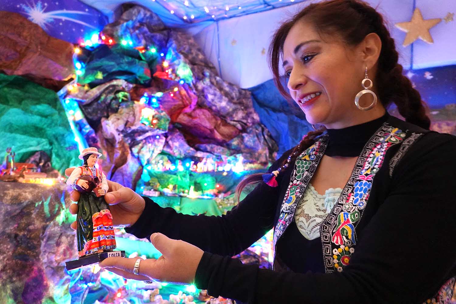 Voorkamer in Akkrum omgebouwd tot Peruaans kerstdorp