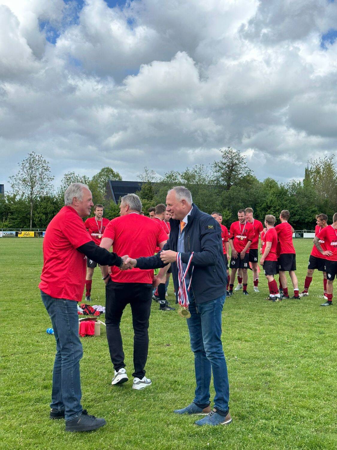 250504 VvAkkrum kampioen 10 SietzeEelsingh 1500