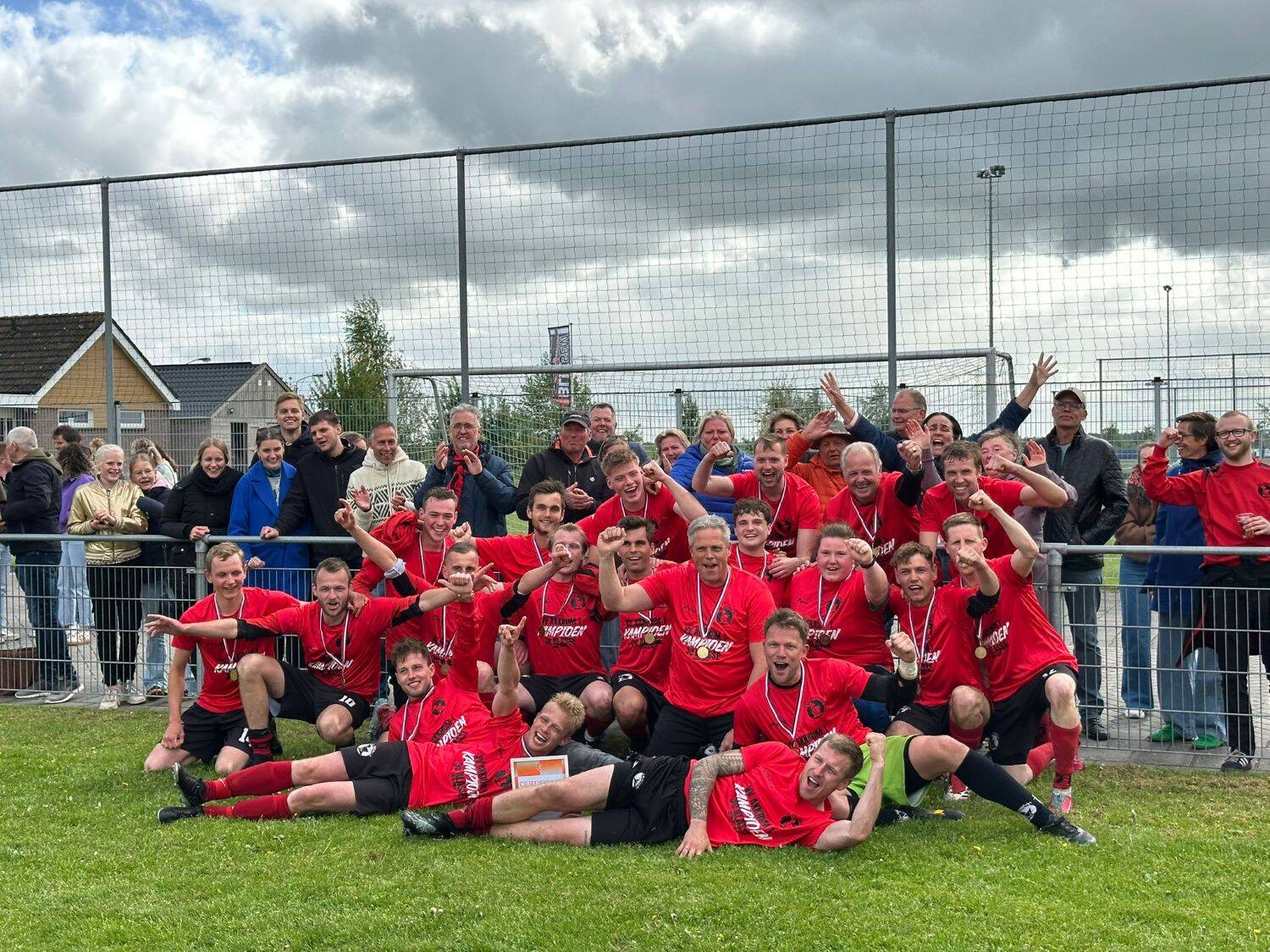 250504 VvAkkrum kampioen 11 SietzeEelsingh 1500