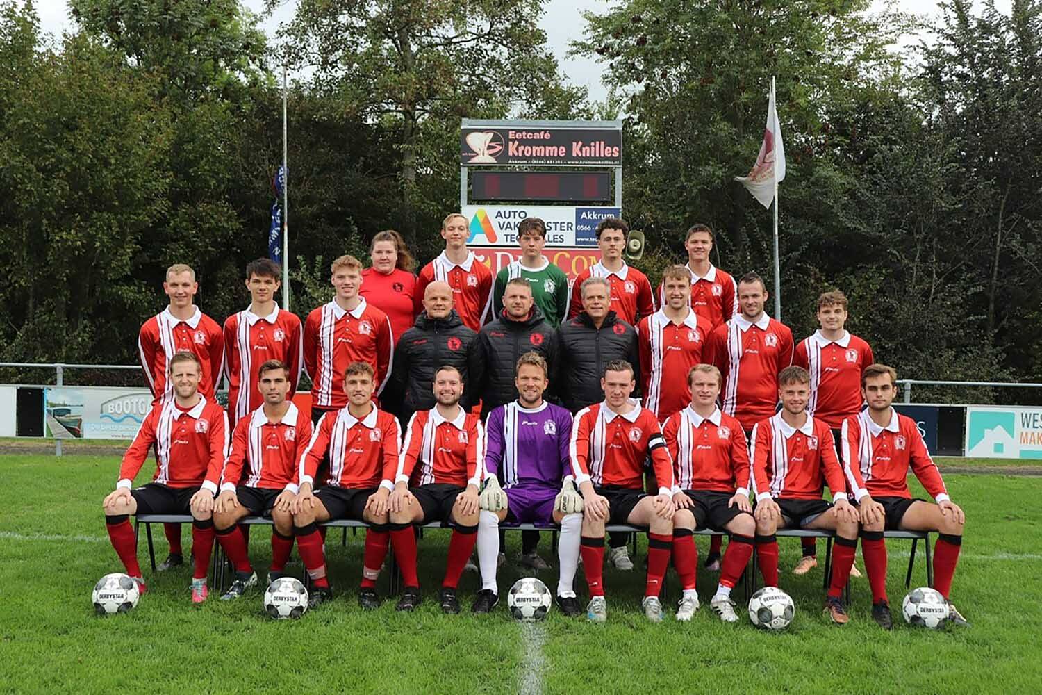 Voetballers Akkrum voelen zich thuis in de tweede klasse