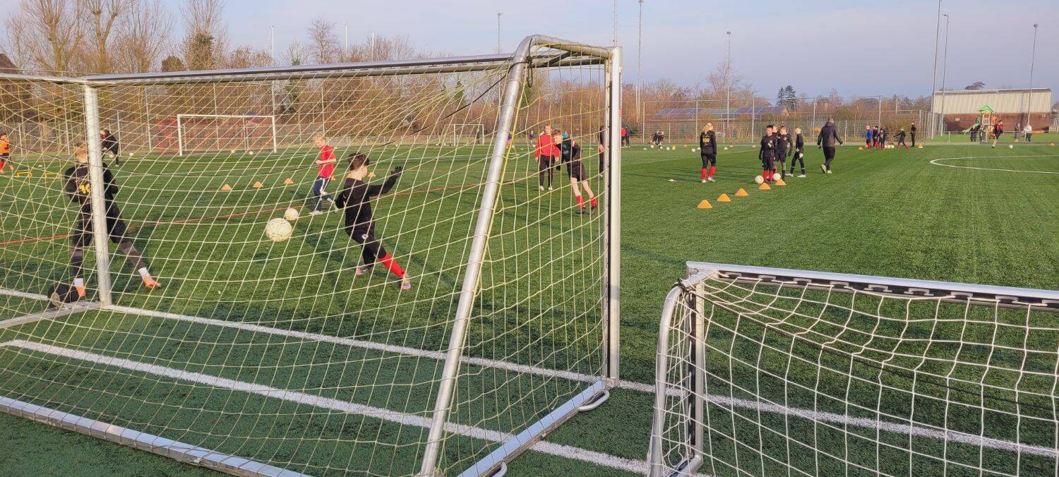 251221 VvAkkrum Voetbalclinic 15 c Noordoost nl 1500