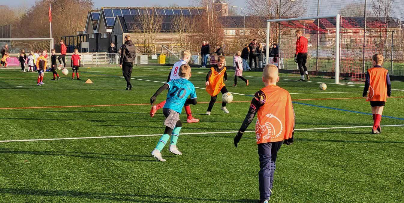 251221 VvAkkrum Voetbalclinic 18 c Noordoost nl 1500