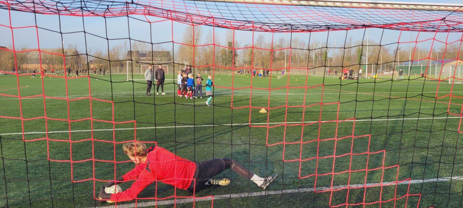 251221 VvAkkrum Voetbalclinic 19 c Noordoost nl 1500