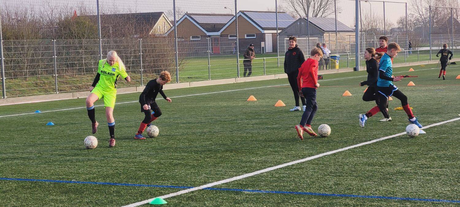 251221 VvAkkrum Voetbalclinic 6 c Noordoost nl 1500