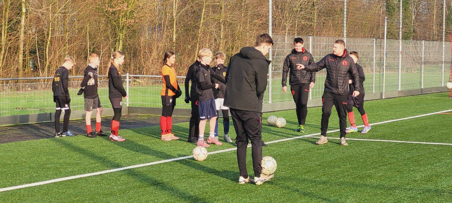 251221 VvAkkrum Voetbalclinic 9 c Noordoost nl 1500