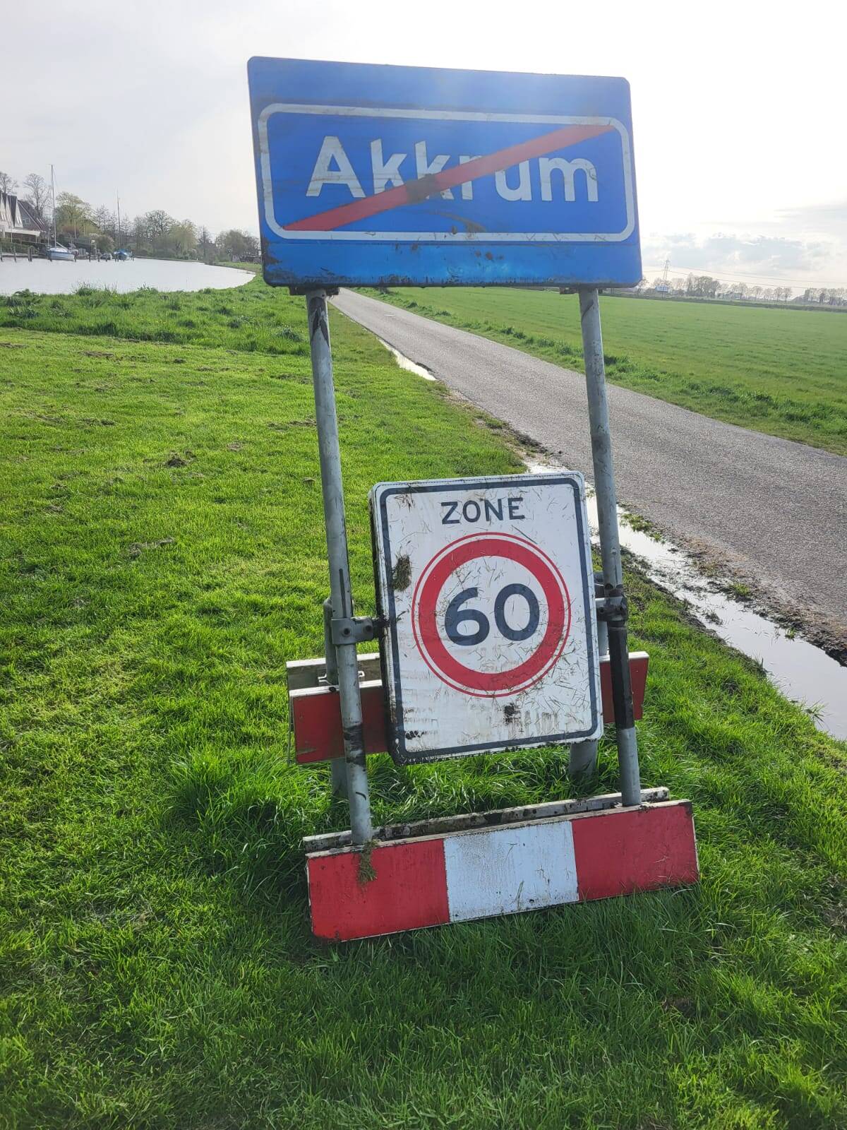 20260403 Akkrum kombord Leppedyk weg eigenfoto