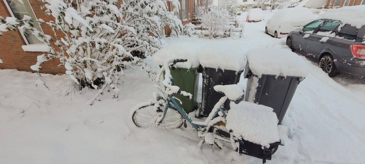 260105 Akkrum Fiets BaukjetenKate indesneeuw 1500
