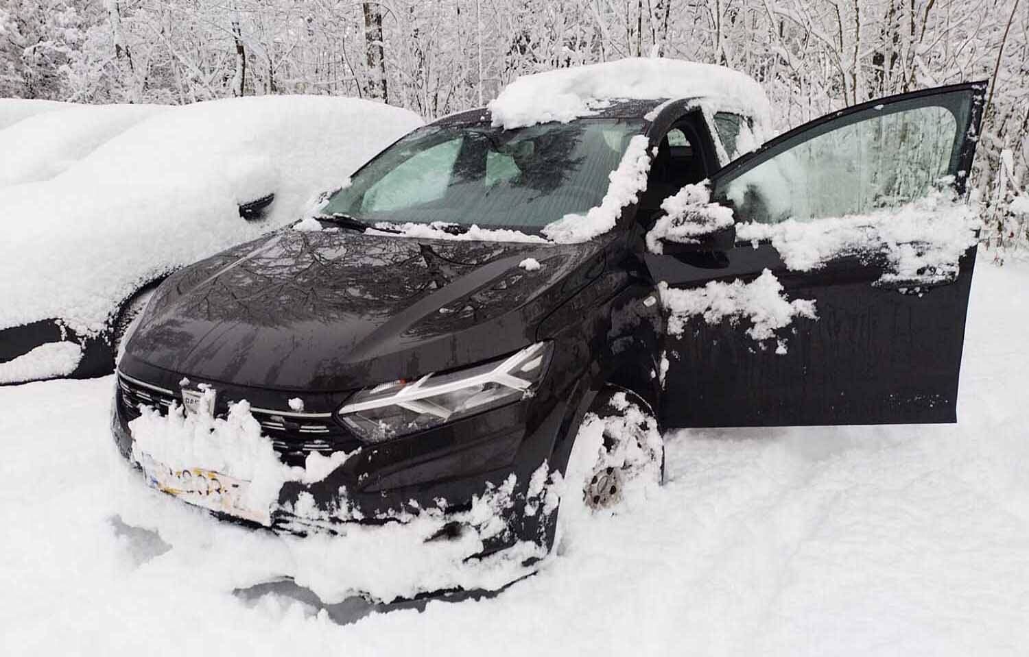 260105 Akkrum winter BuurtzorgAkkrum gestrandeauto