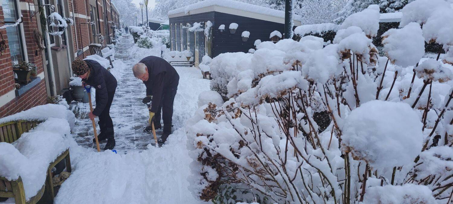 260105 Akkrum winter Coopersburg sneeuwschuiven 1500