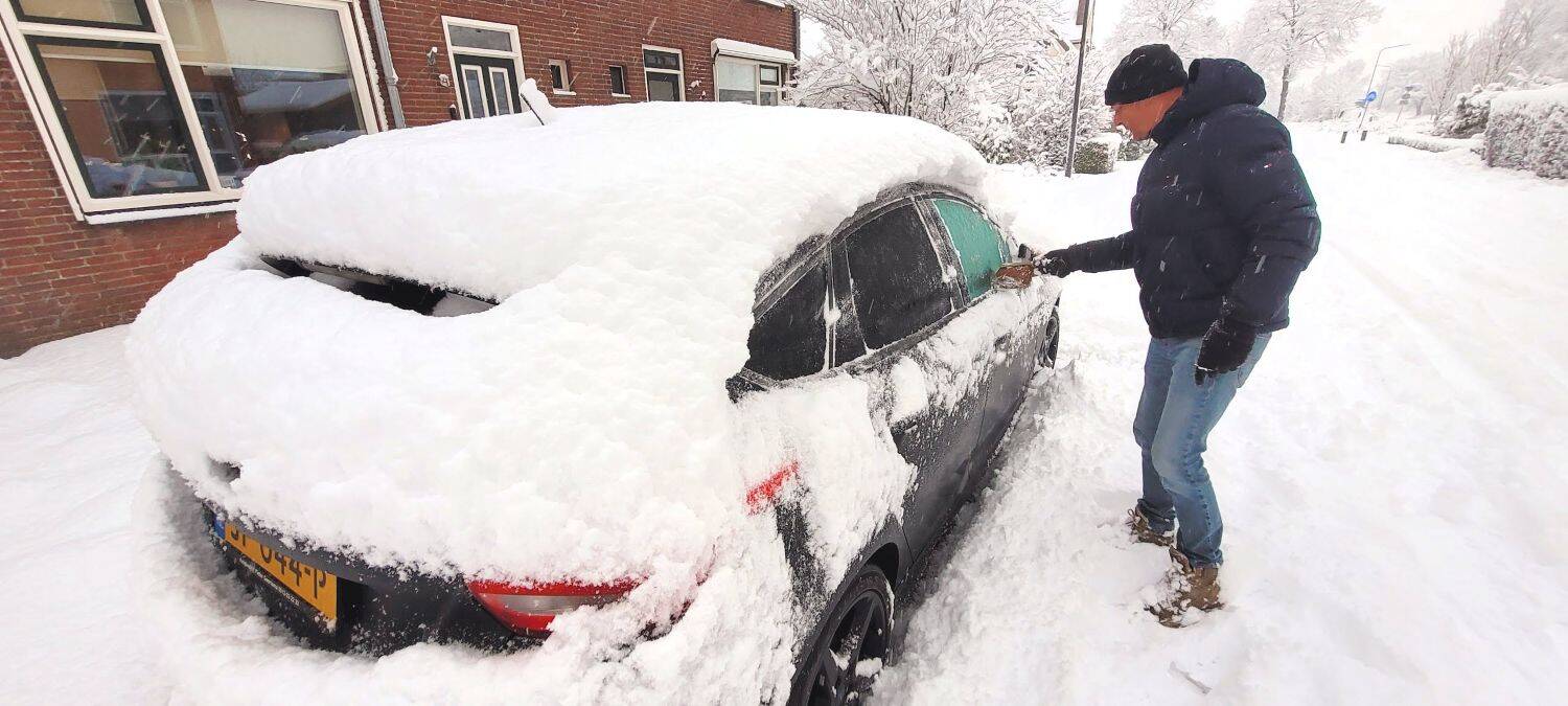 260105 Akkrum winter Melkerspaed auto sneeuwvrij 1500