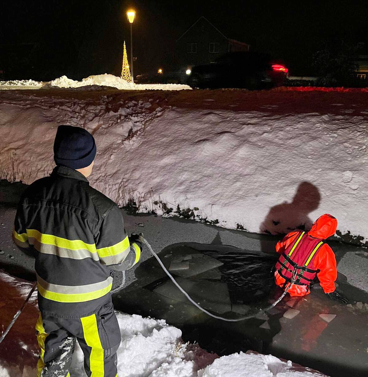 260106 Akkrum ijsoefening c Brandweer