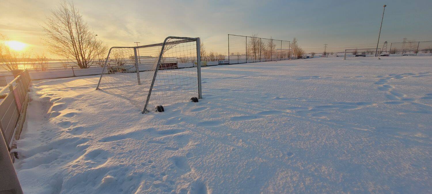 260111 Akkrum sneeuw voetbalvelden winterstop 1500