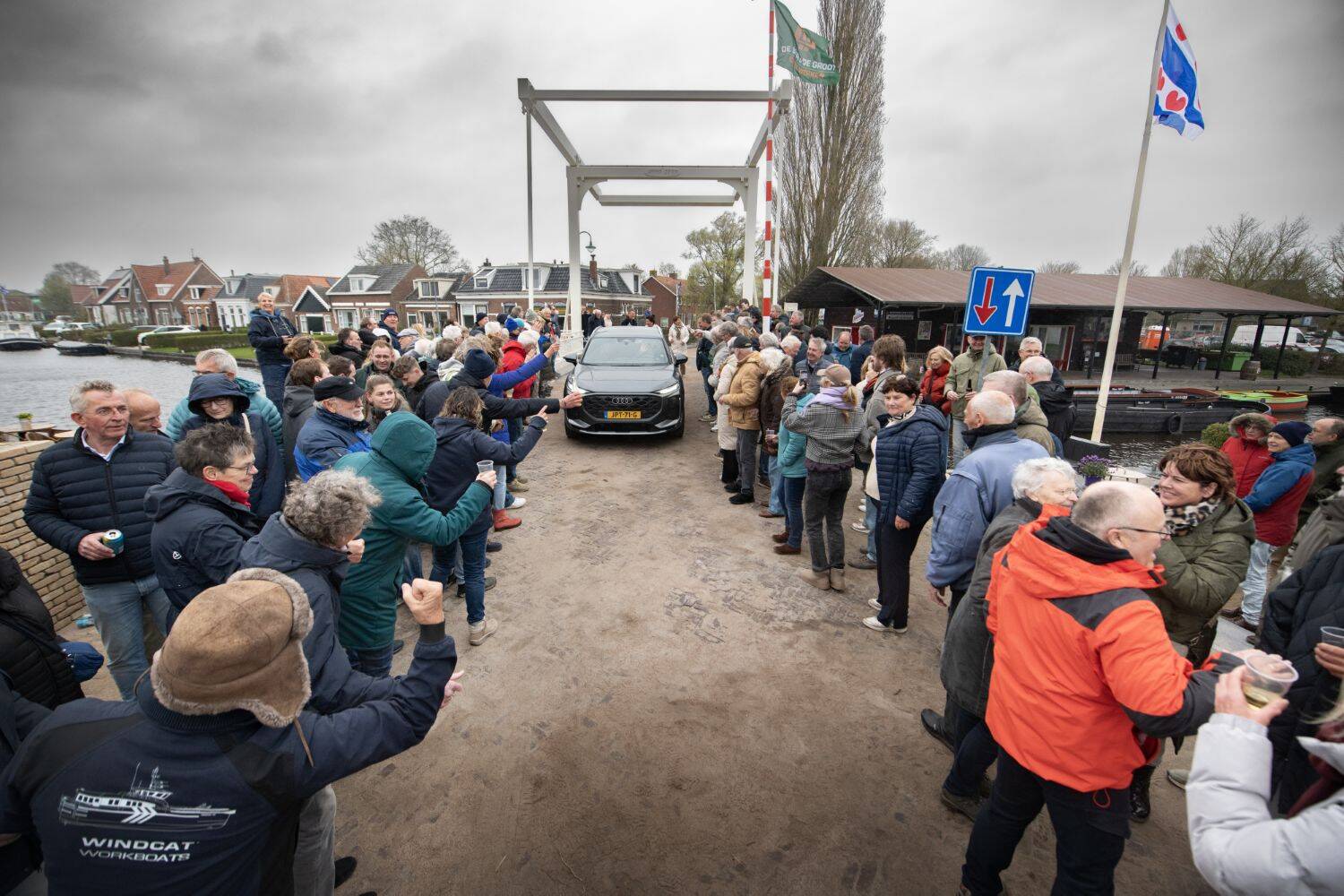 Brug over Alde Sânsleat in Terherne weer open: omrijden voorbij
