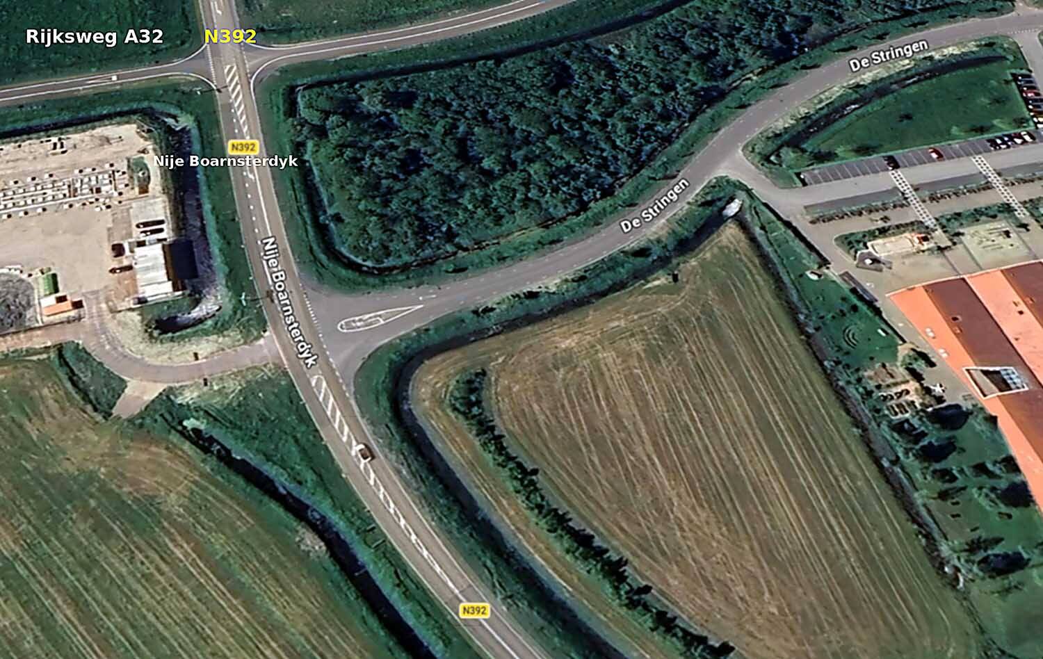 Rotonde in kruising De Stringen te Akkrum en N392 naar Aldeboarn