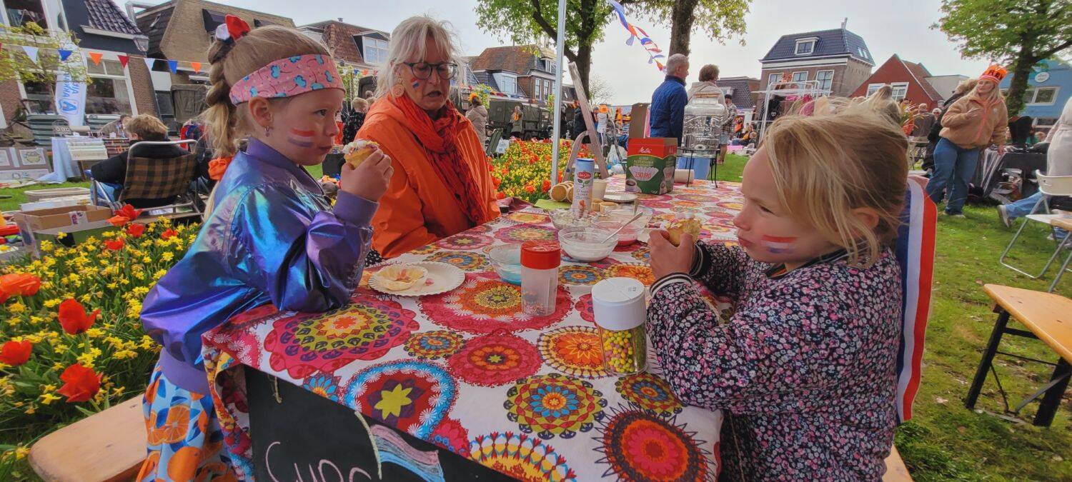260427 Akkrum Koningsdag vrijmarkt legervoertuigen 22 1500