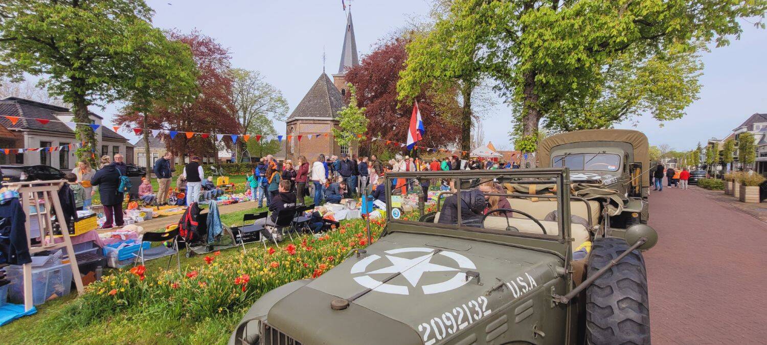 260427 Akkrum Koningsdag vrijmarkt legervoertuigen 27 1500
