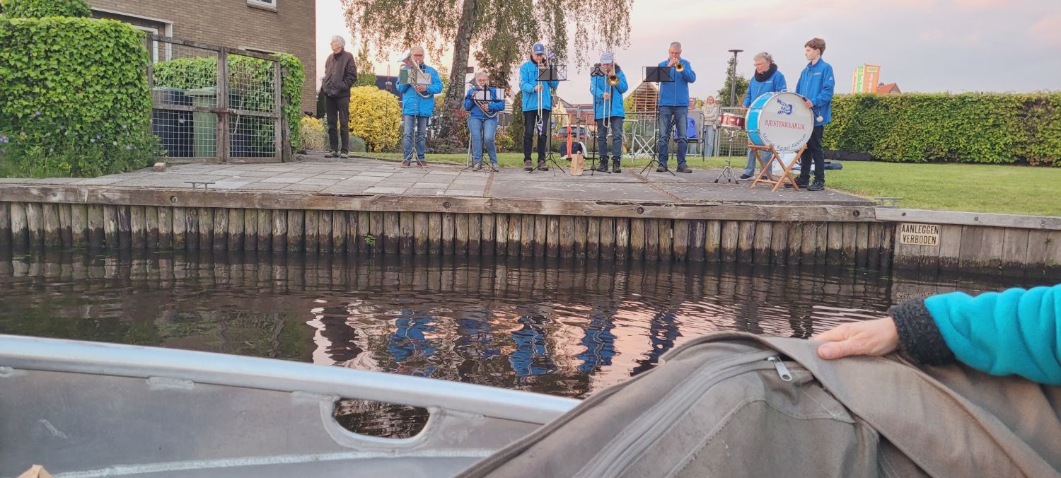 260516 Akkrum WatermuziekSpektakel DakkapelBjusterbaarlik 1500