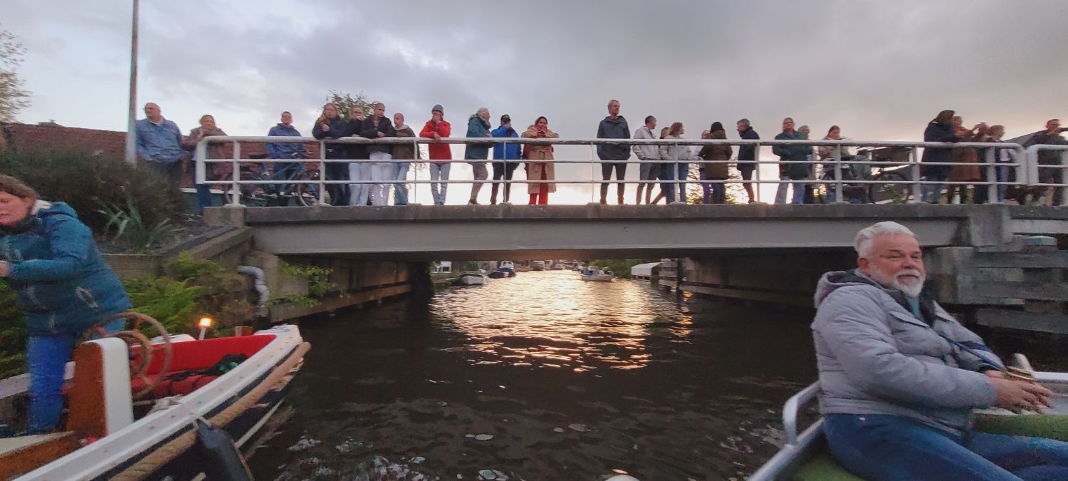 260516 Akkrum WatermuziekSpektakel Himdykbrug publiek 1500