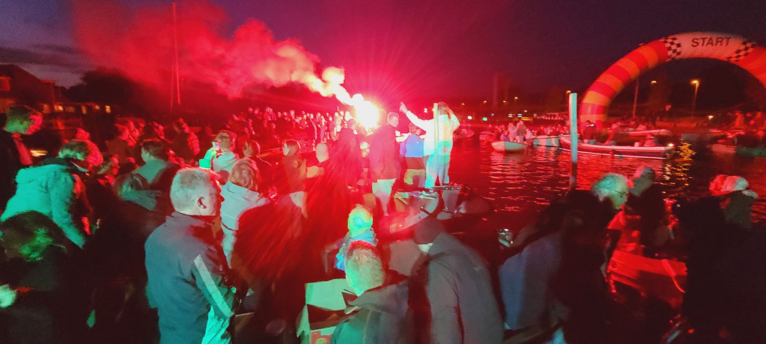 260516 Akkrum WatermuziekSpektakel eindfeestfakkel 1500