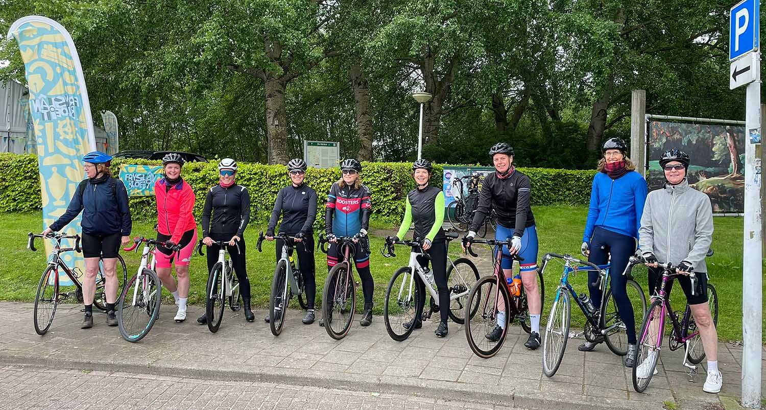260517 AKkrum Bloeiweek damesfietsploeg