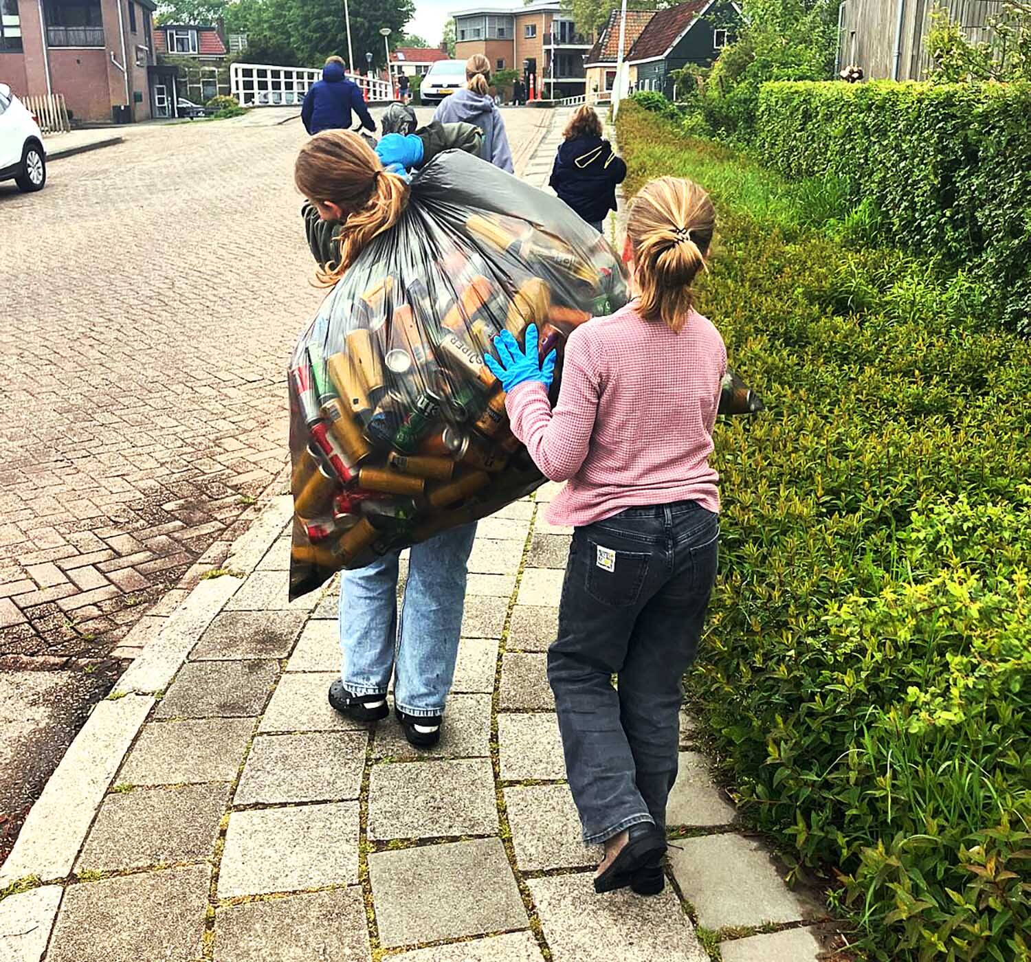 260523 Akkrum Bloeiweek blikjesinzameling naardePoiesz