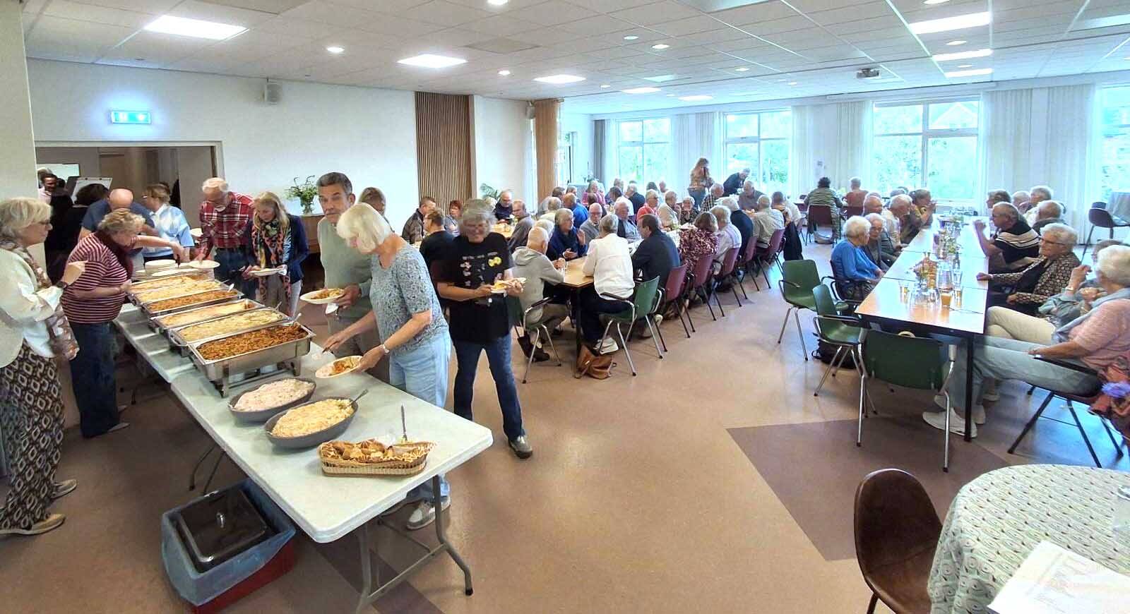 Maaltijd brengt tachtig eters samen in De Lantearne Akkrum
