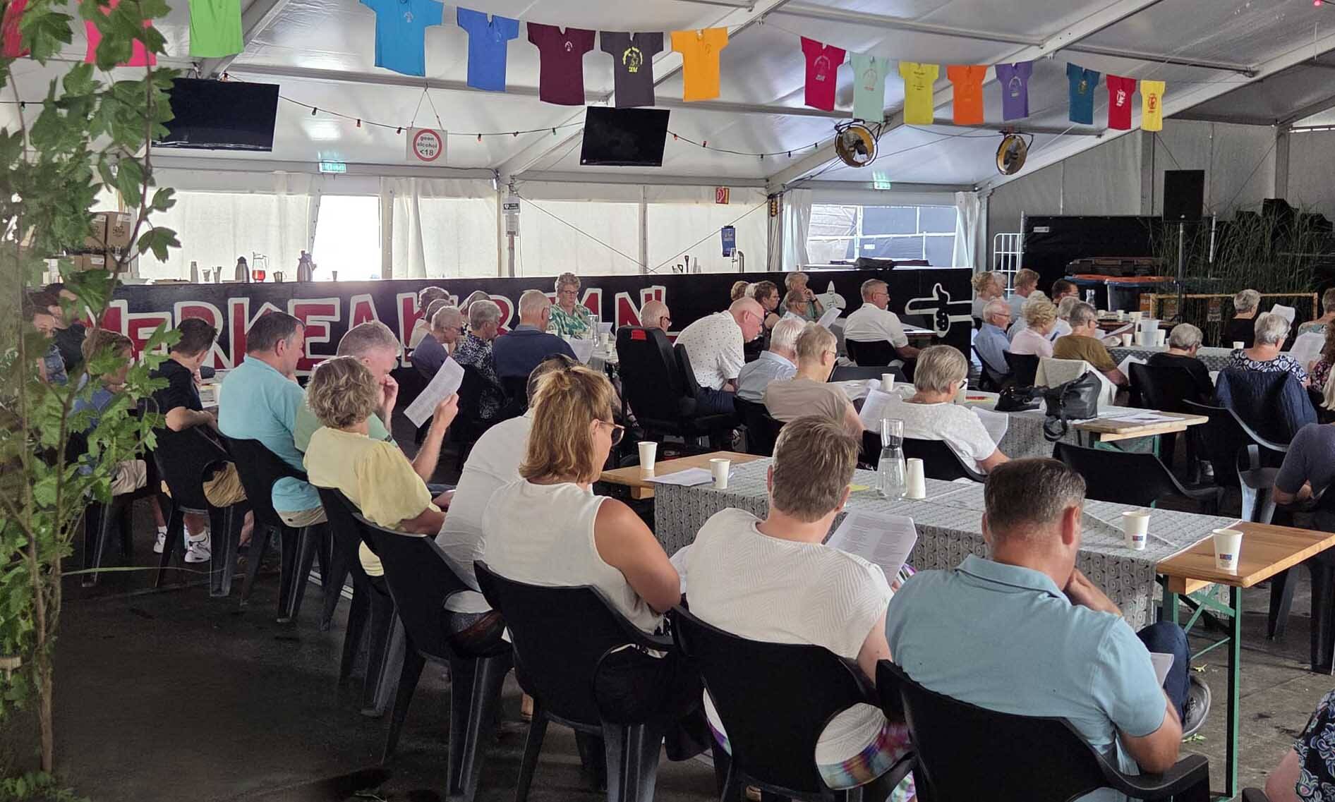 260628 Akkrum Merke kerkdienst feesttent 4