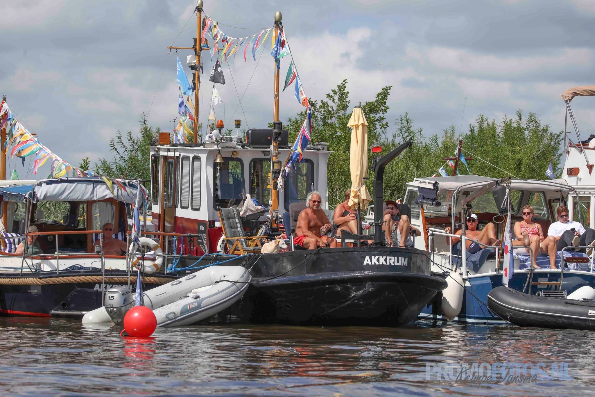 260723 Skutsjesilen Akkrum publiek c Promofotos nl