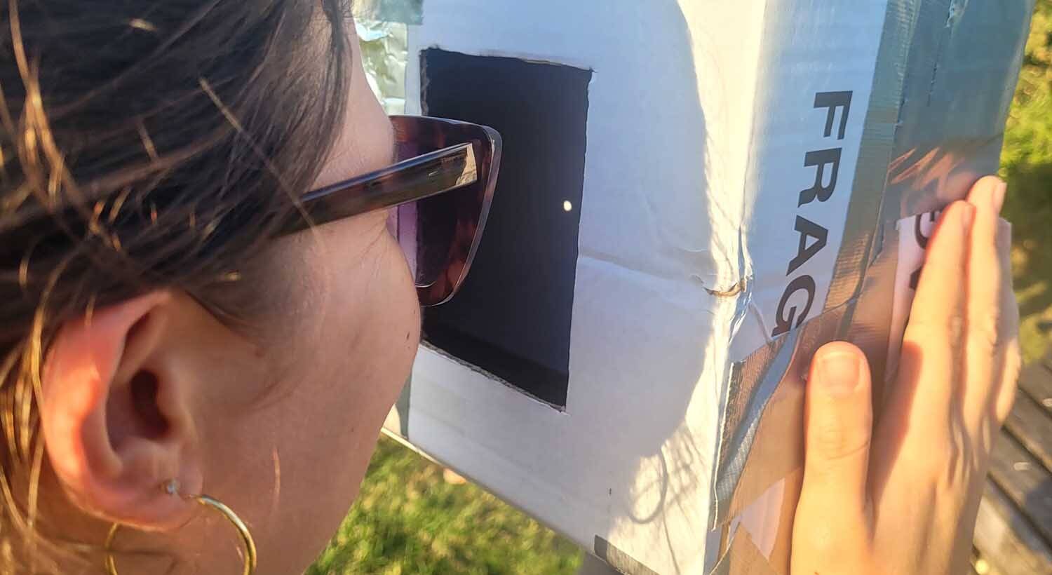 260812 Akkrum zonsverduistering eclips bril doos EsmeeTanis c noordoost nl 1500