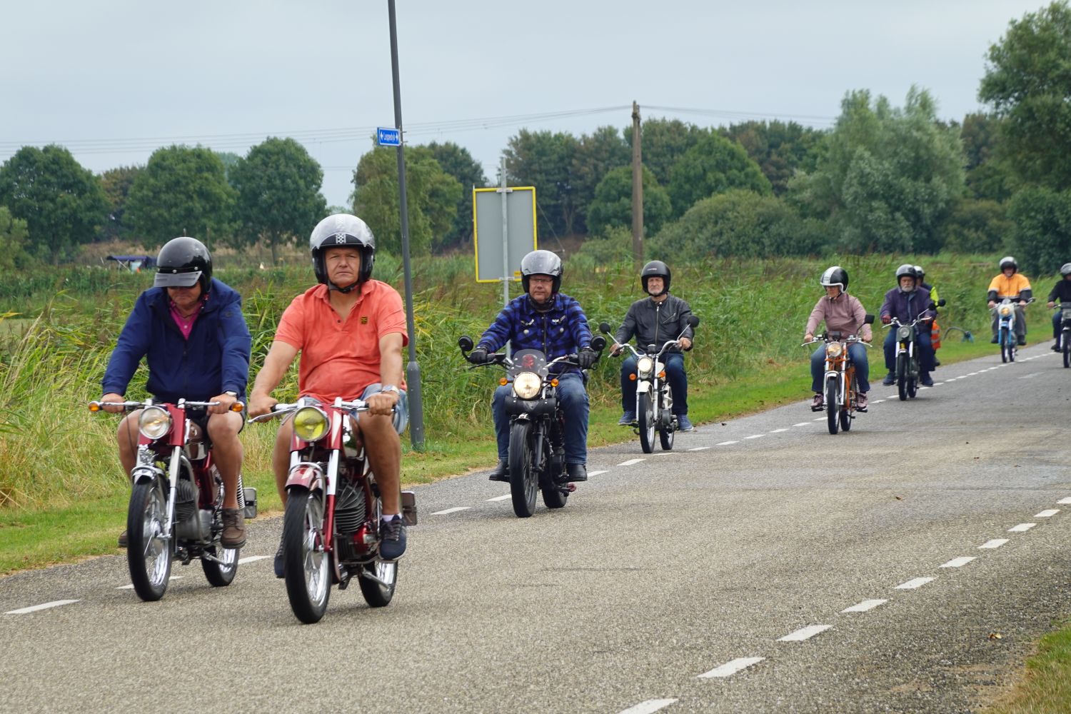 260815 Akkrum brommer oldtimerrit VenusHeerenveen 3 1500