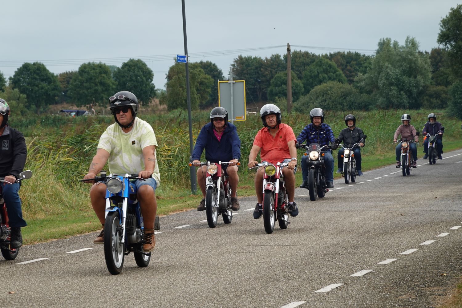260815 Akkrum brommer oldtimerrit VenusHeerenveen 4 1500