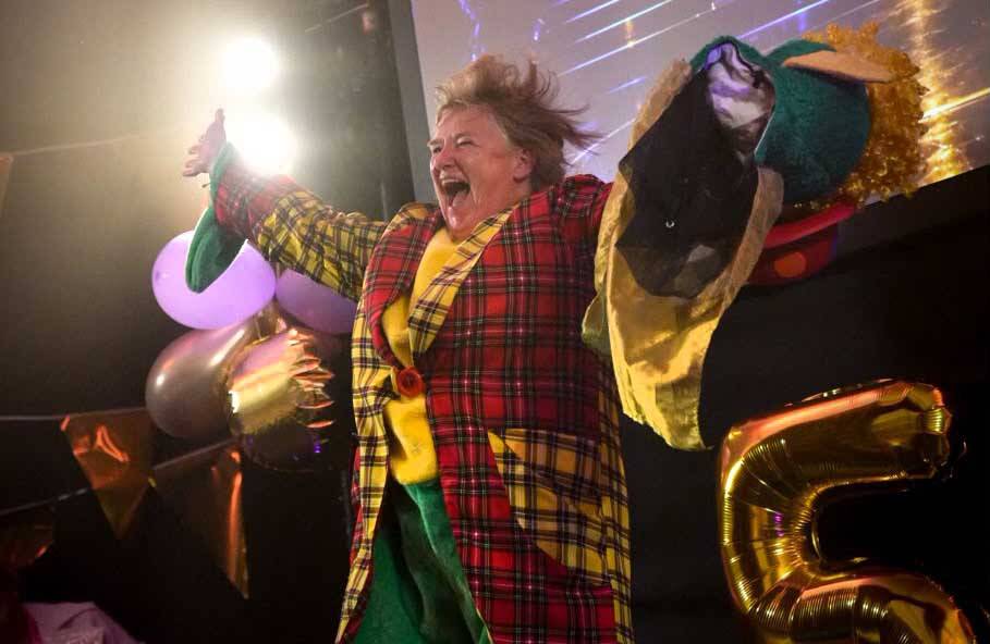 Suikerbeertje wint uitverkochte The Masked Singer Akkrum