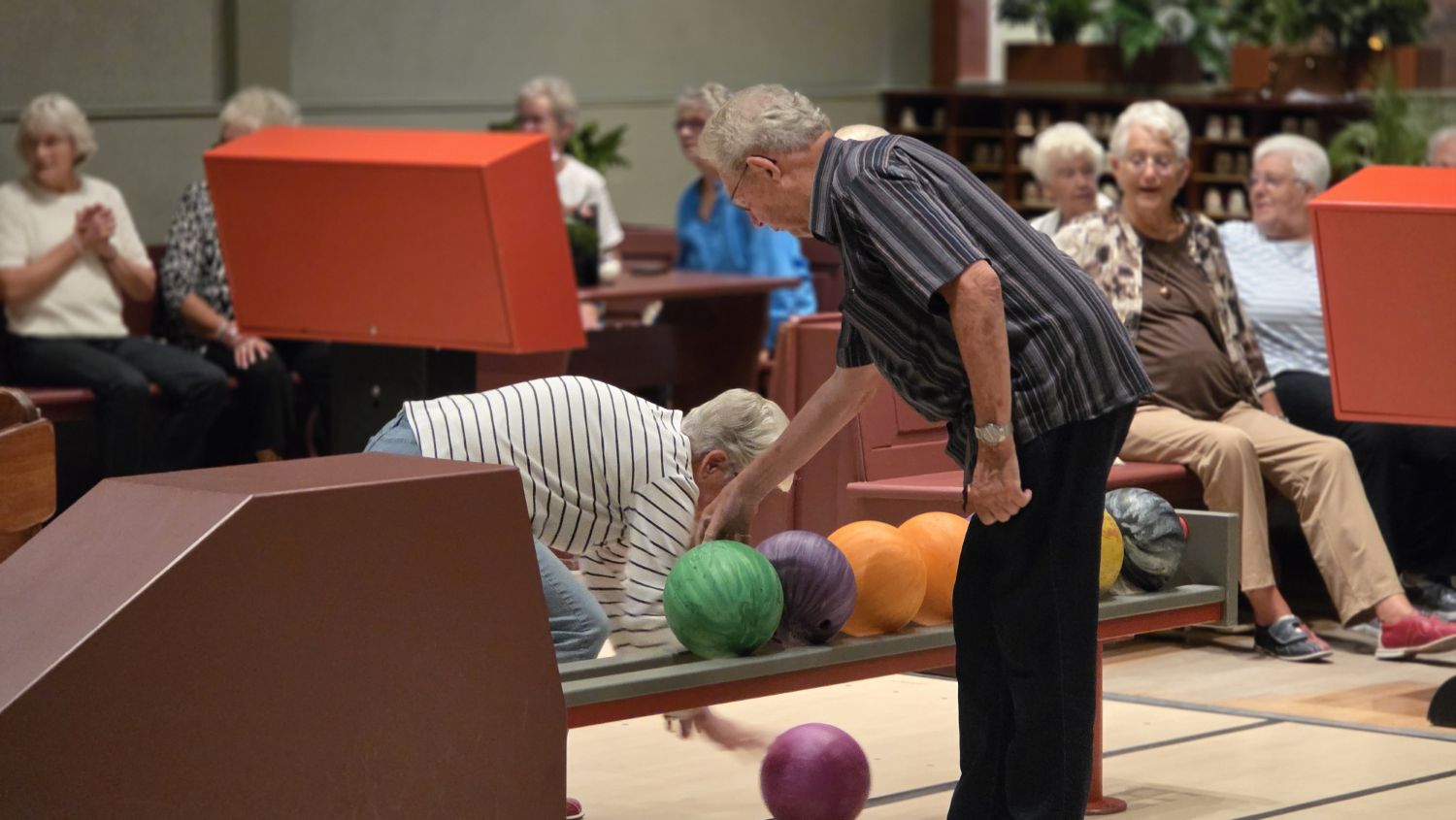 Seniorenvereniging Akkrum-Nes opent seizoen op de bowlingbaan