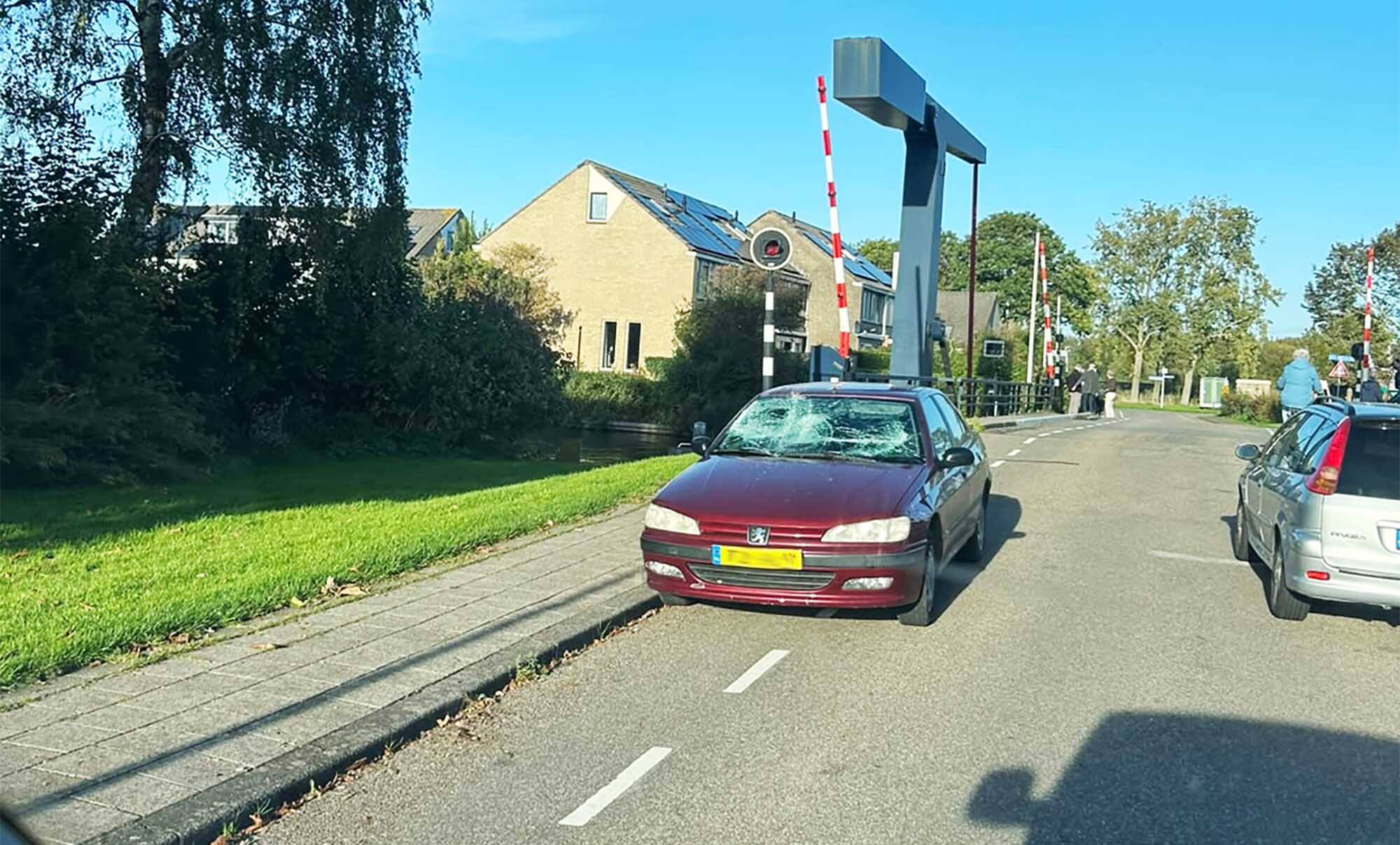 261015 Akkrum Weidlansbrug aangeredenslagbomen 3
