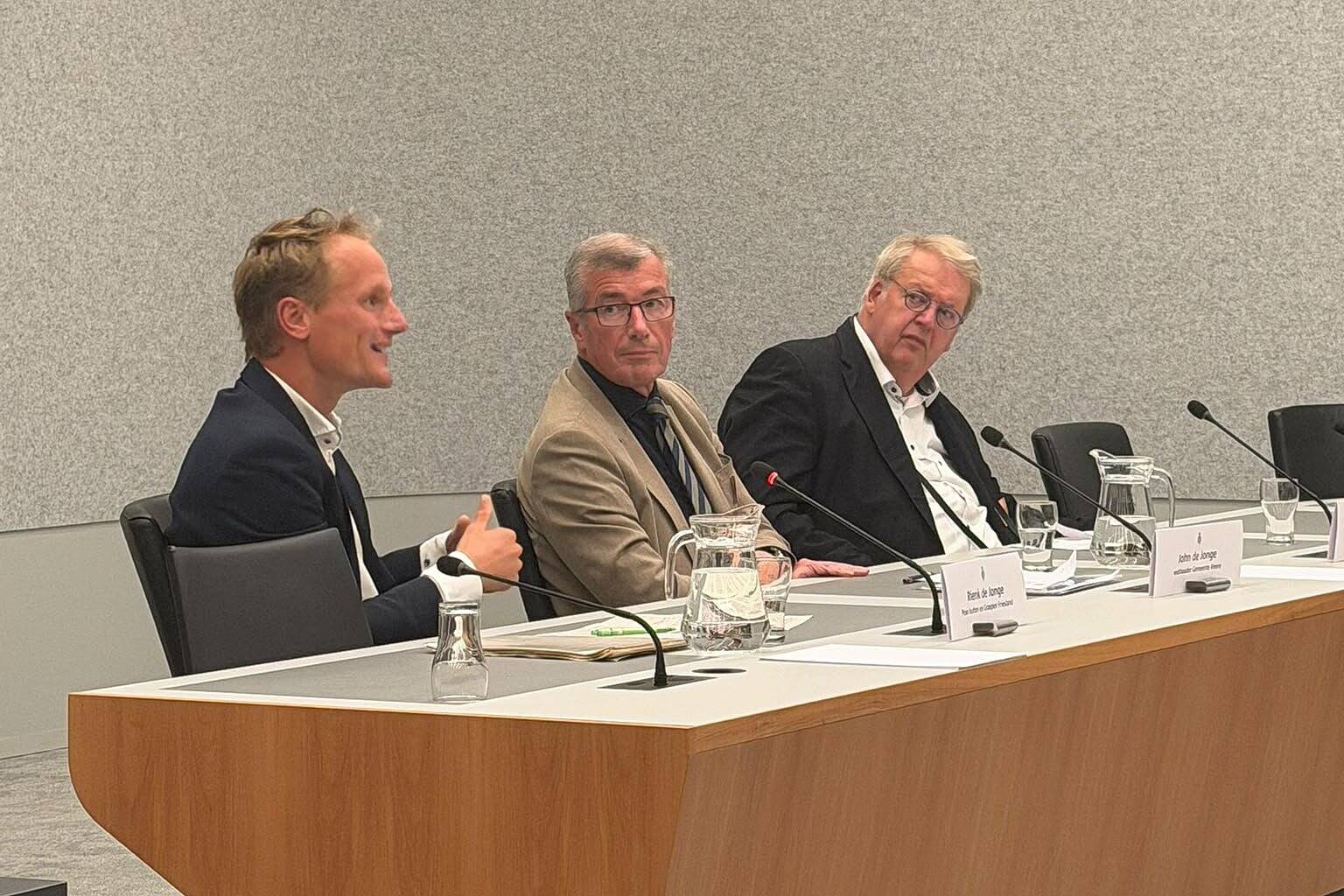 261015 Nes Pean RienkdeJonge in TweedeKamer