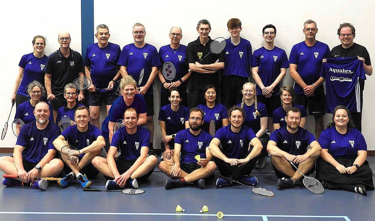 Badmintonners De Swiepers Akkrum blij met nieuwe leden, trainer én spo