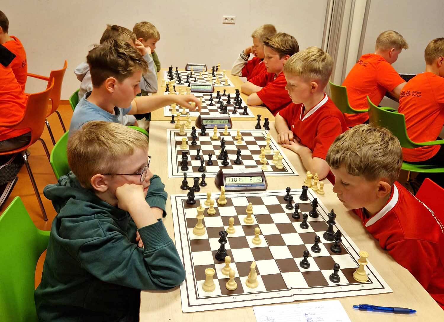 260411 Akkrum BredeSchool FK schoolschaken 3